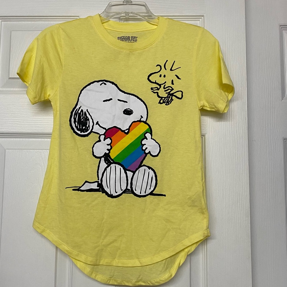 Peanuts Snoopy Rainbow Heart Pride SOFT Short Sleeve T-shirt Sz XS